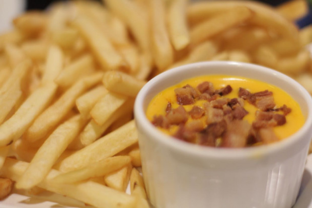 Batata Frita c/ Cheddar e Bacon